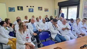 La platea degli operatori sanitari ad Alghero